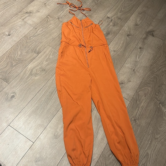 FASHIONOVA orange jumpsuit - Picture 3 of 9